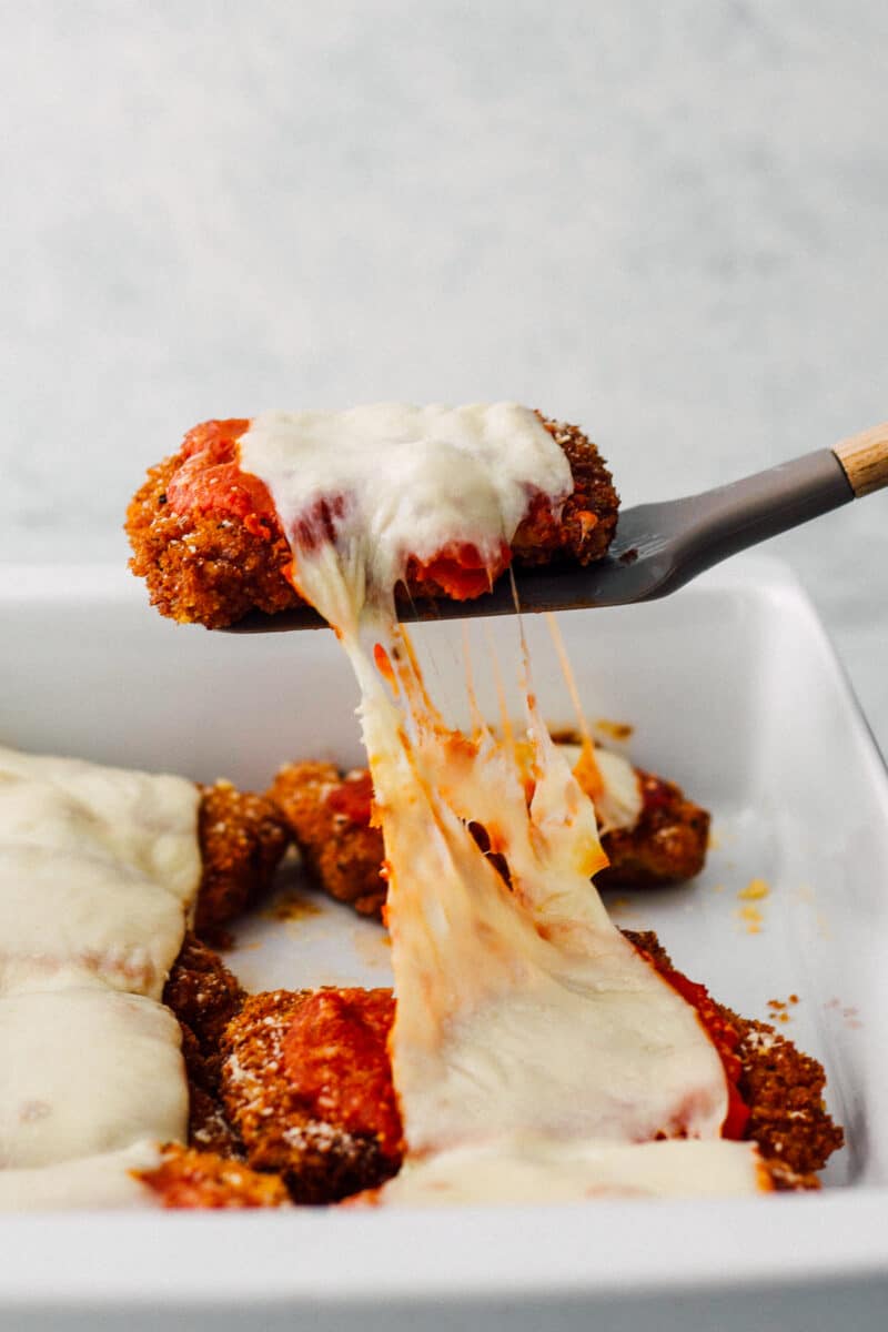 lifting up easy chicken parmesan