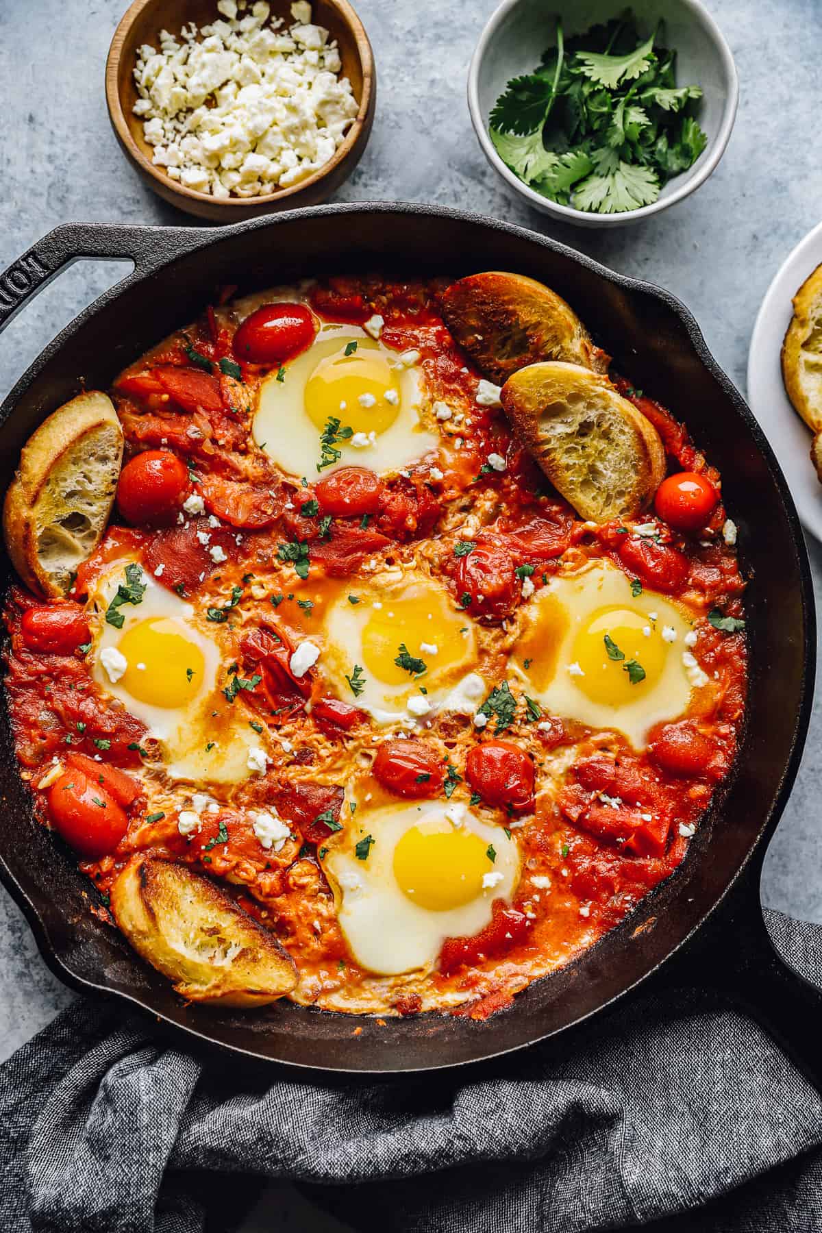 https://easychickenrecipes.com/wp-content/uploads/2020/02/eggs-in-purgatory-recipe-4.jpg