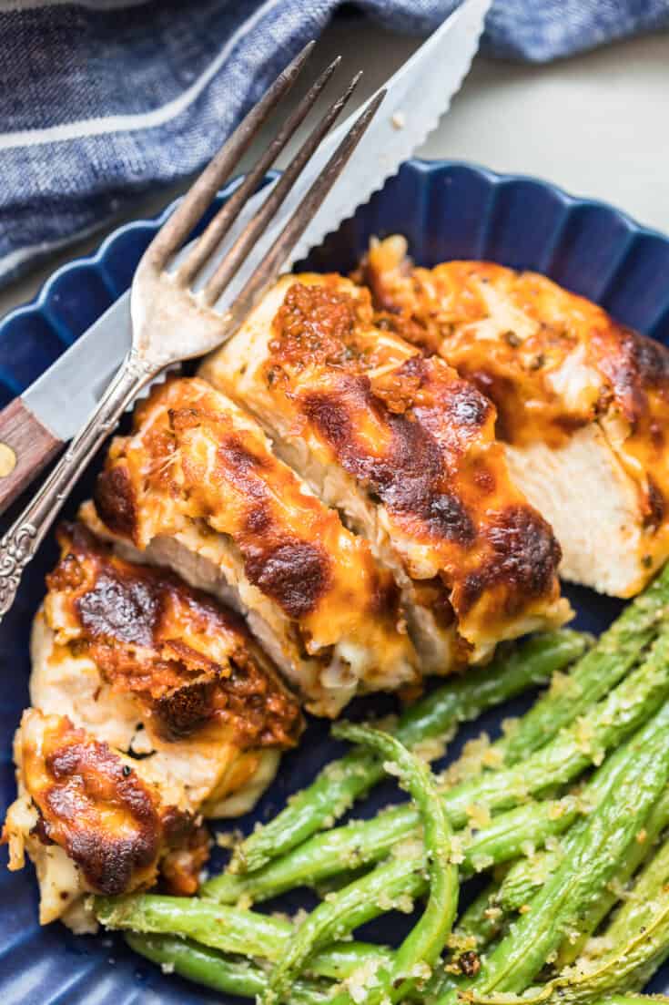 Pesto Mozzarella Chicken with Garlic Green Beans (One Pan) - Easy ...