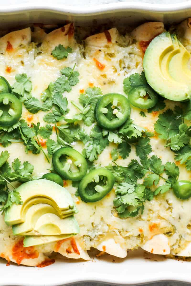 Green Chile Chicken Enchiladas (Salsa Verde) - Easy ...