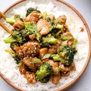 overhead view of a serving of teriyaki chicken thighs and broccoli over rice.