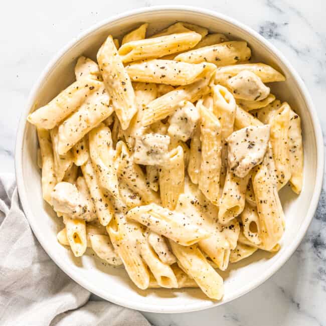 instant pot cheesy chicken pasta in bowl