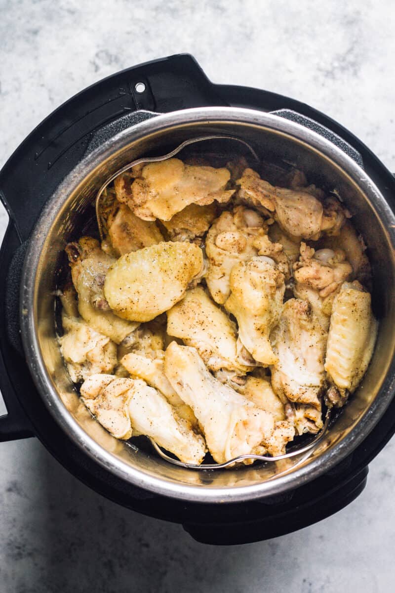 chicken wings in an instant pot.