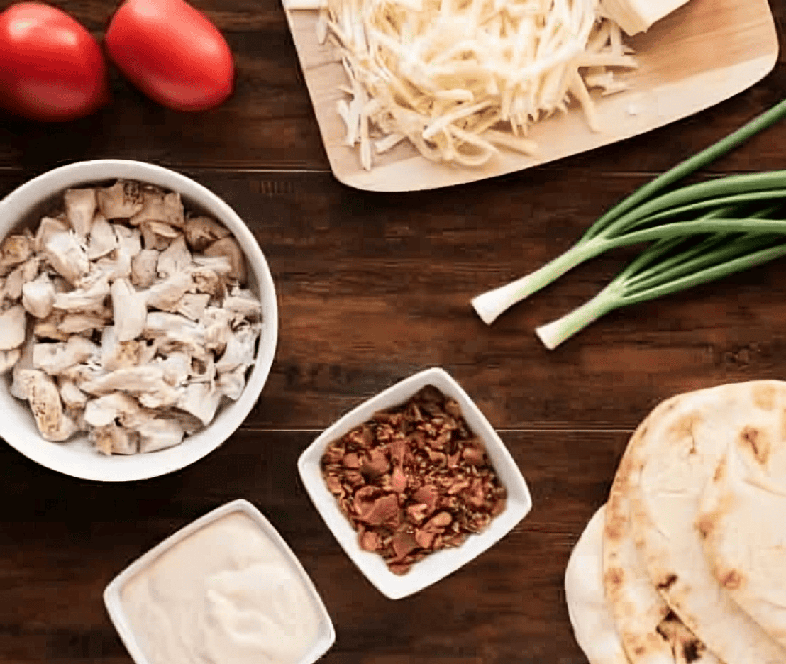 ingredients for white chicken pizza.