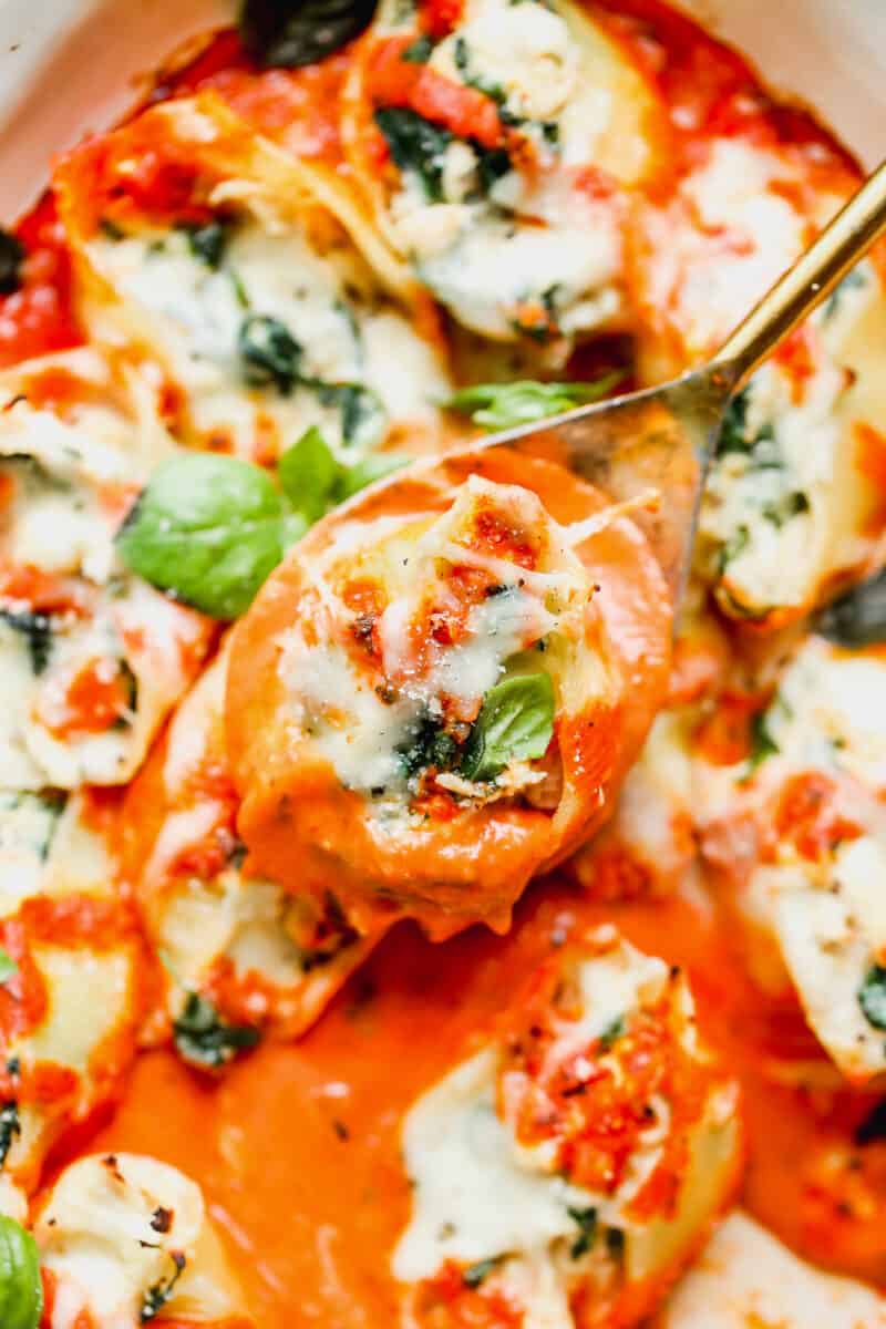 lifting up spinach chicken stuffed shells