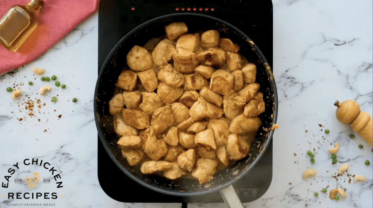 Try out this simple cashew nut chicken recipe that can be cooked in a frying pan.