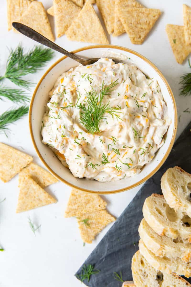 a bowl of chicken ranch dip with crackers