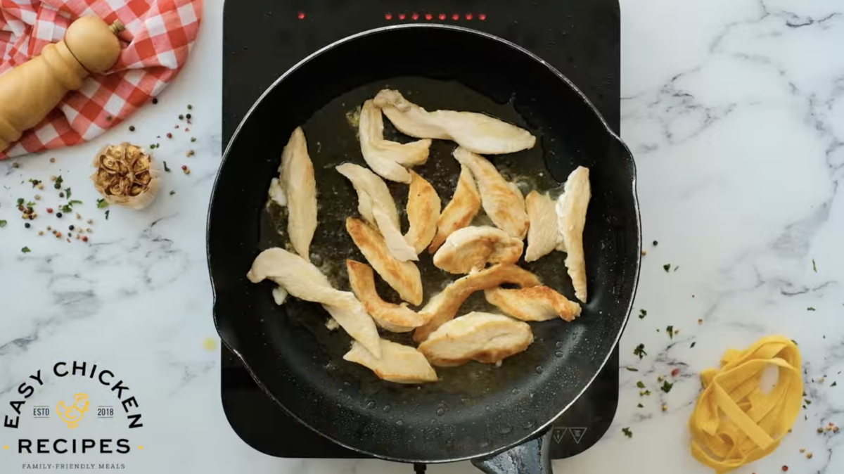 Simple chicken recipes cooked in a frying pan.