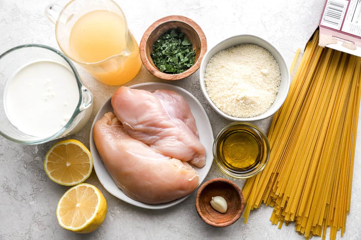 ingredients for chicken alfredo.