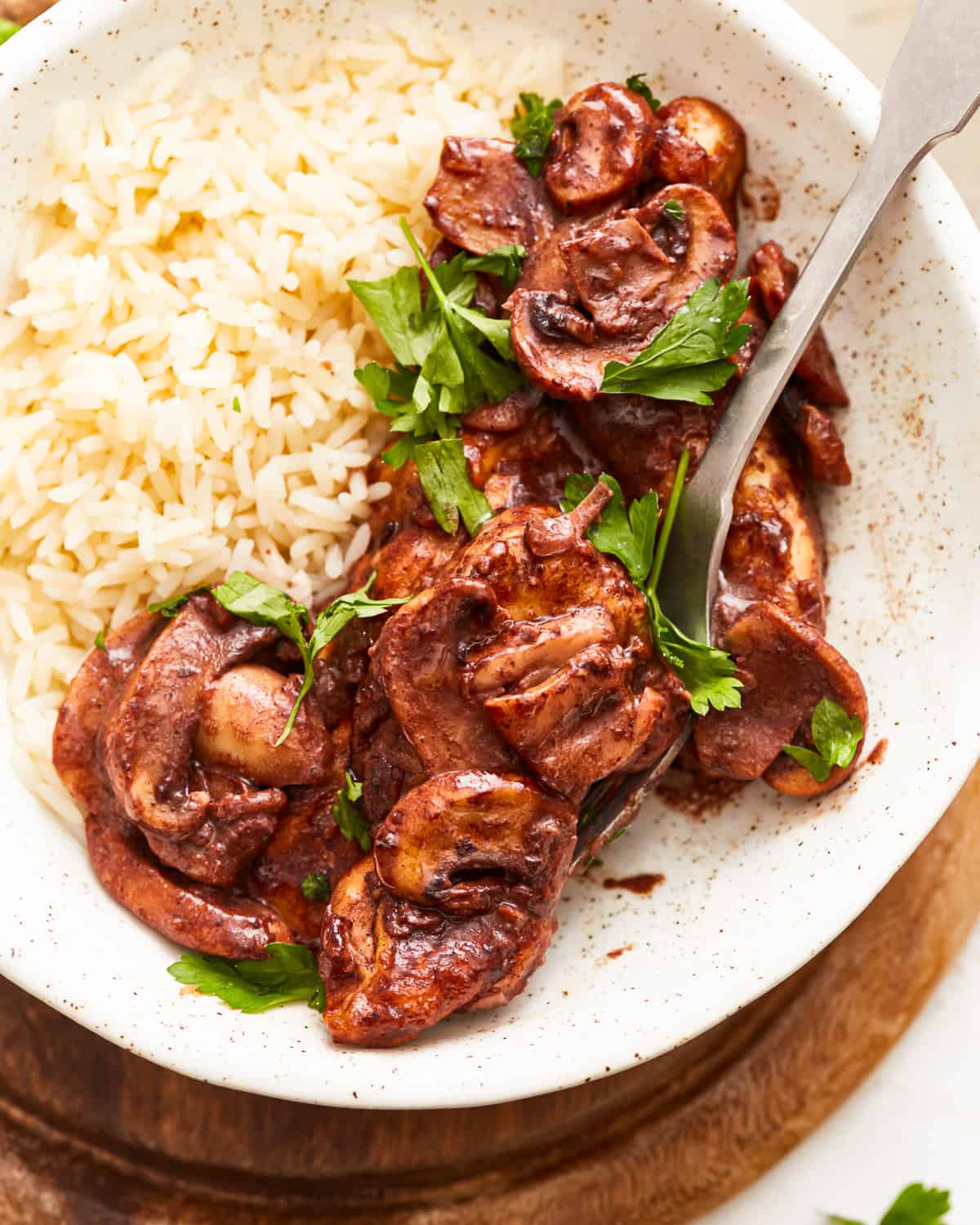 Marsala chicken and rice in a bowl.