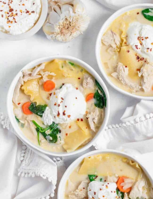 chicken alfredo lasagna soup in bowls