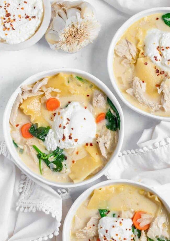 chicken alfredo lasagna soup in bowls