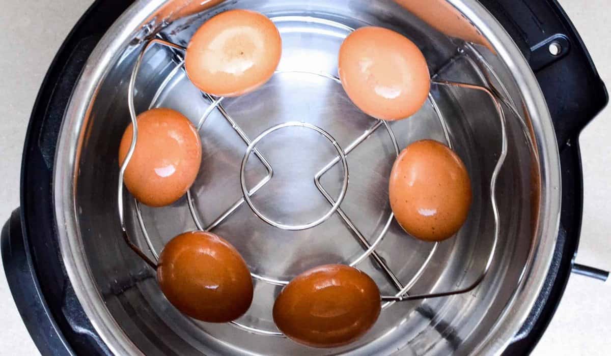The eggs placed in the instant pot