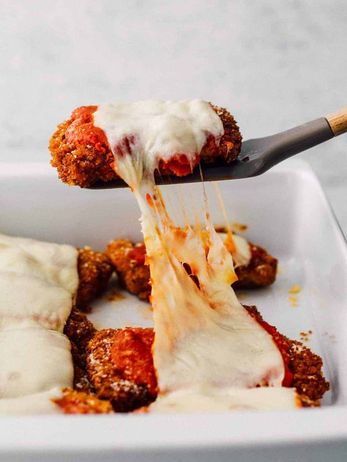 lifting up easy chicken parmesan