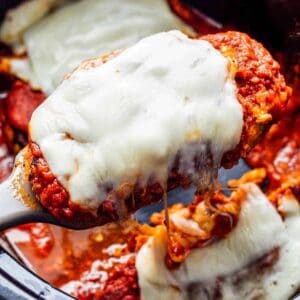 lifting up chicken parmesan in crockpot