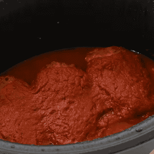 Crockpot chicken parmesan in a slow cooker.