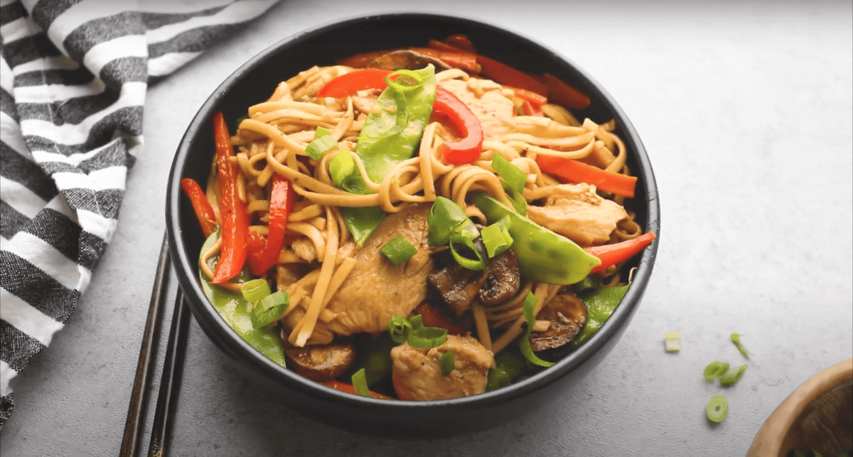 A bowl of chicken lo mein.