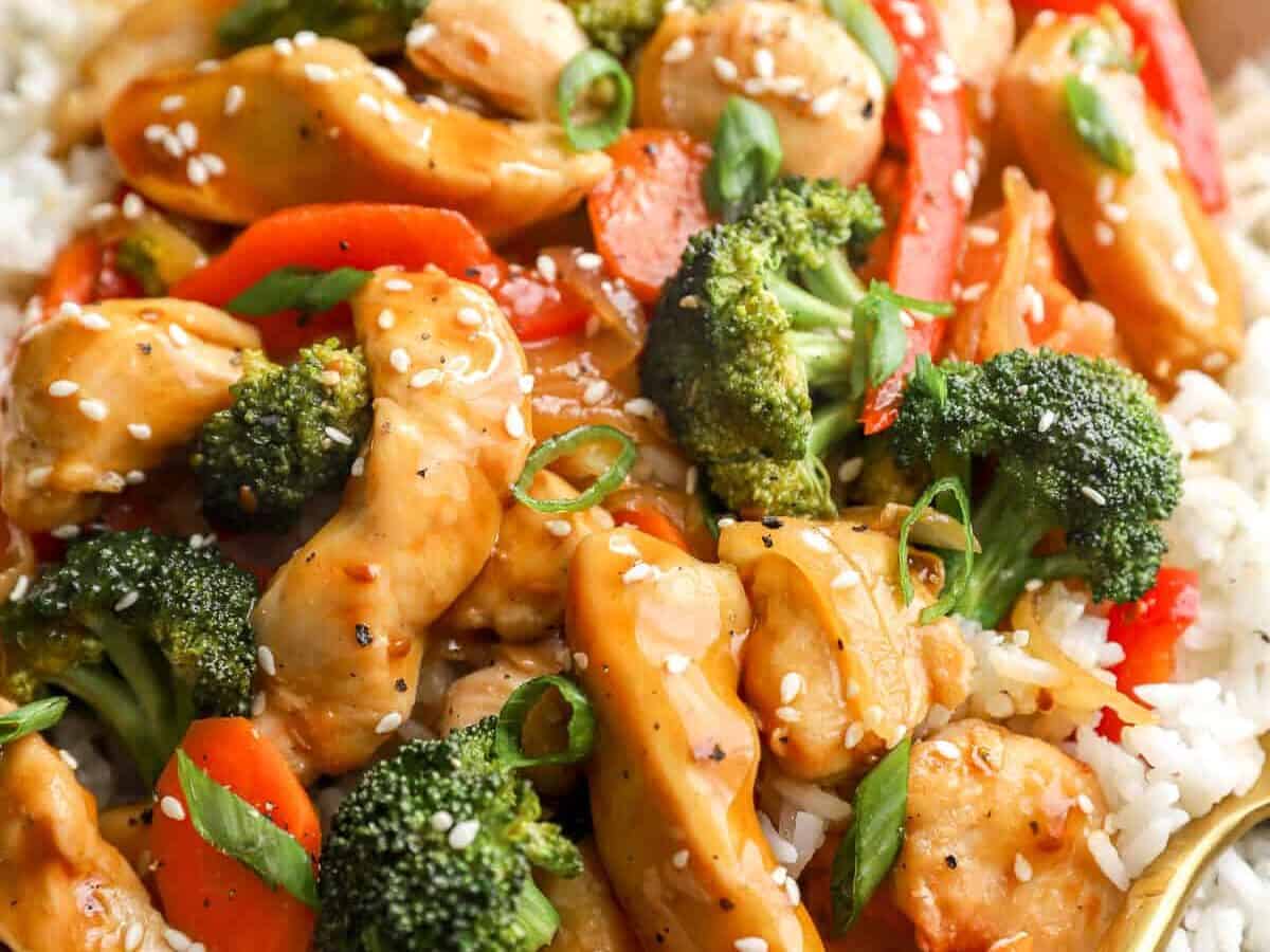 Close up on a bowl of chicken teriyaki stir fry.