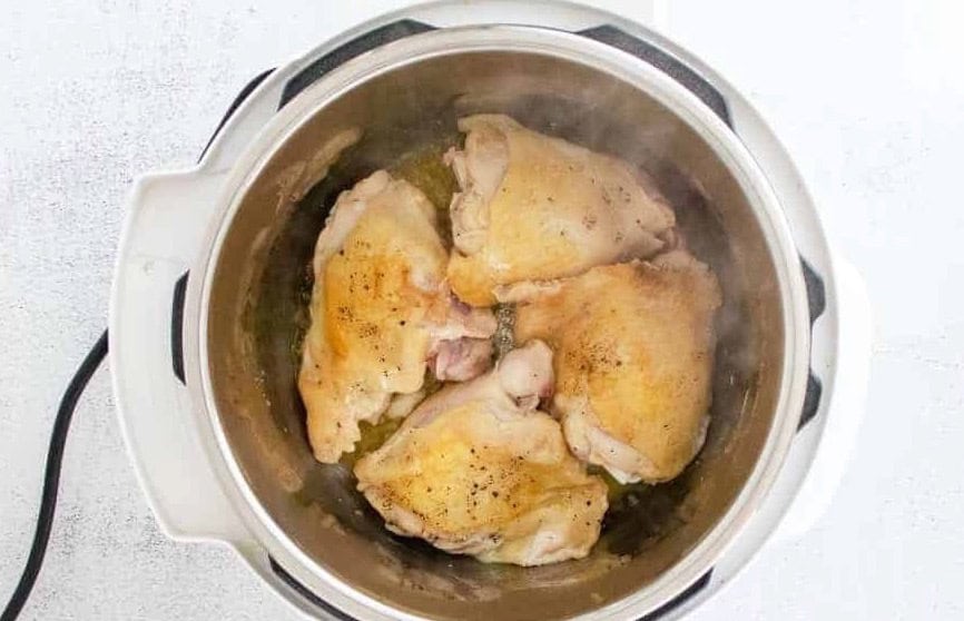 4 chicken thighs in an Instant Pot.