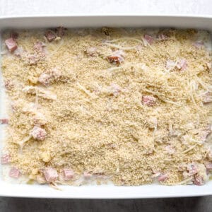 breadcrumb-topped chicken cordon bleu casserole in a casserole dish.