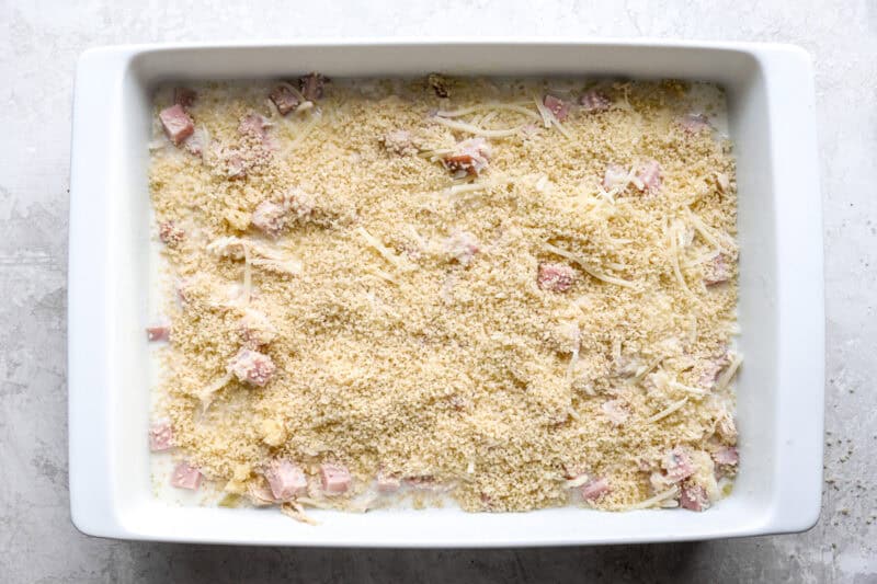 breadcrumb-topped chicken cordon bleu casserole in a casserole dish.