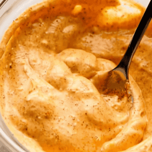 Fried chicken sauce in a bowl.