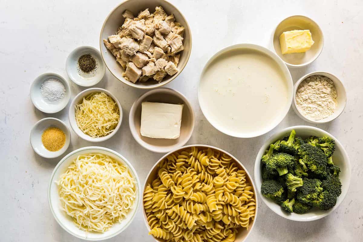 Ingredients for chicken broccoli alfredo bake.