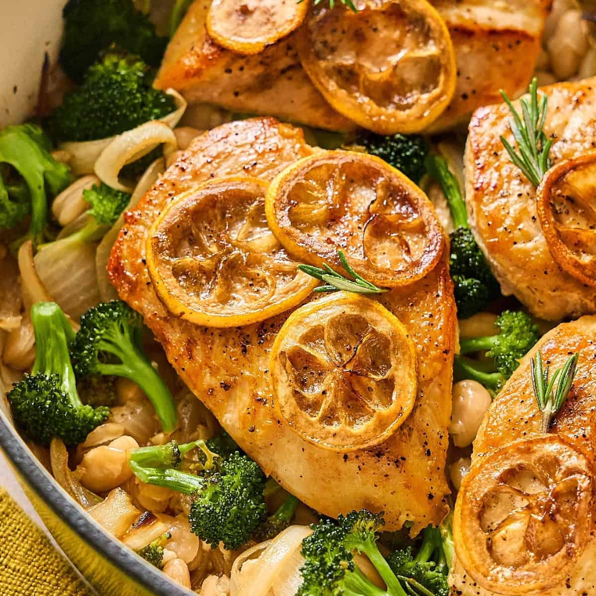 Lemon chicken with broccoli and white beans
