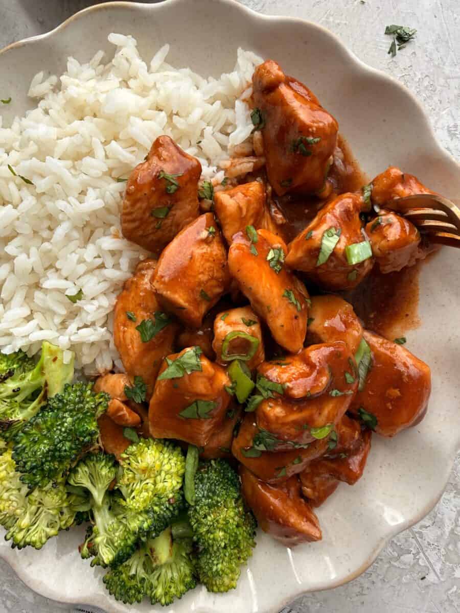 A serving of Diet Coke chicken with rice and broccoli.