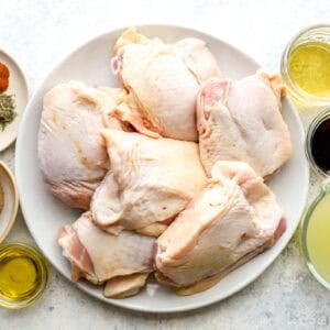 Ingredients for crockpot chicken thighs.