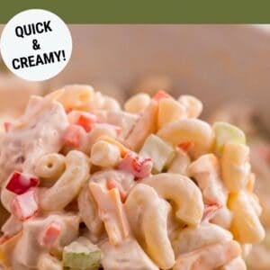 Pinterest graphic of chicken macaroni salad with text overlay.