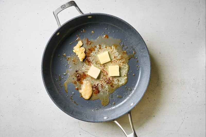 Butter, garlic and ginger in a skillet.