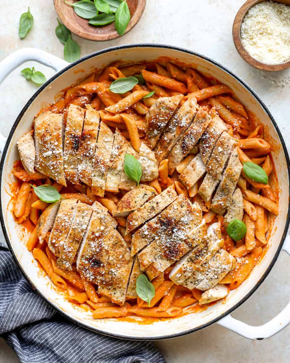 A pot of chicken pasta alla vodka.